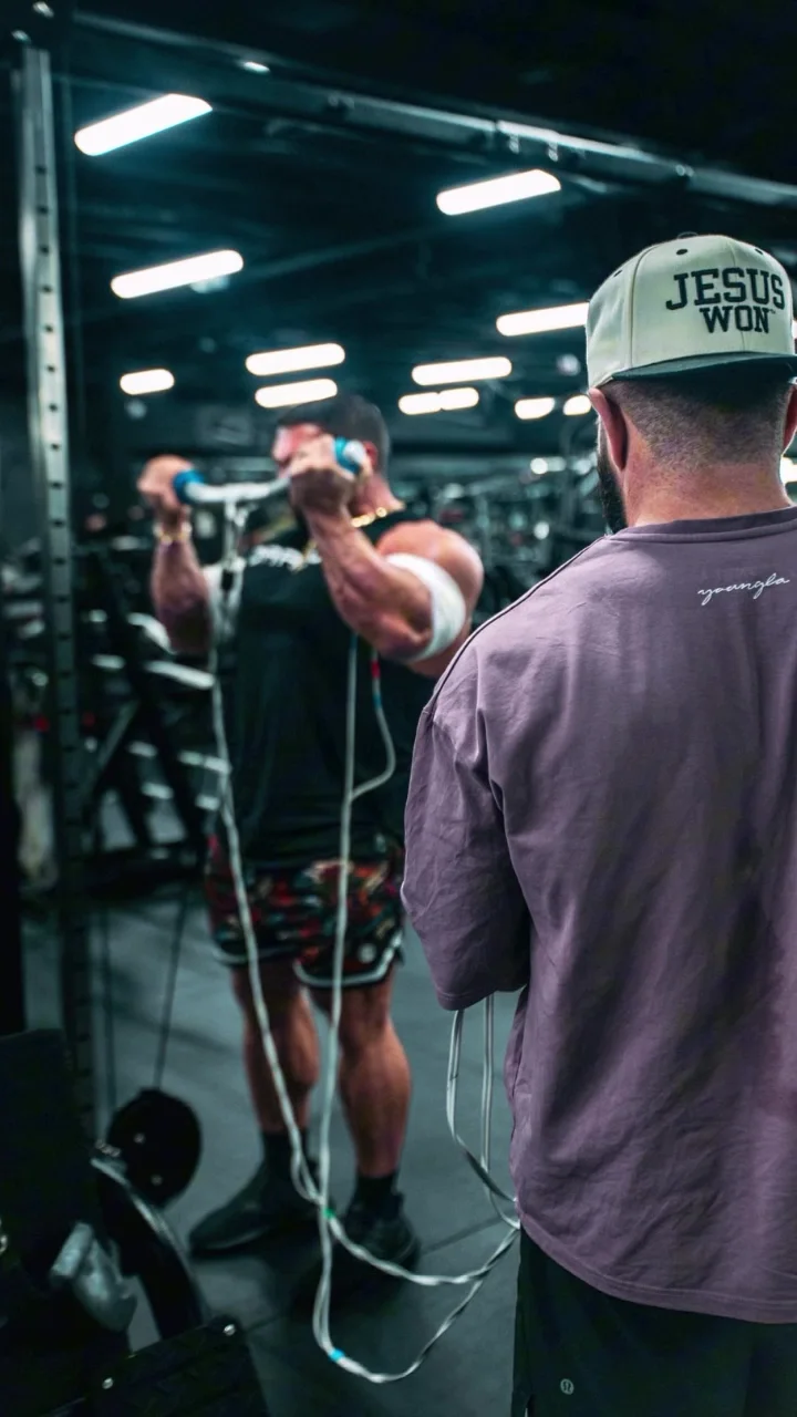 Jason coaching a bodybuilder through an upper-body set with ARPwave